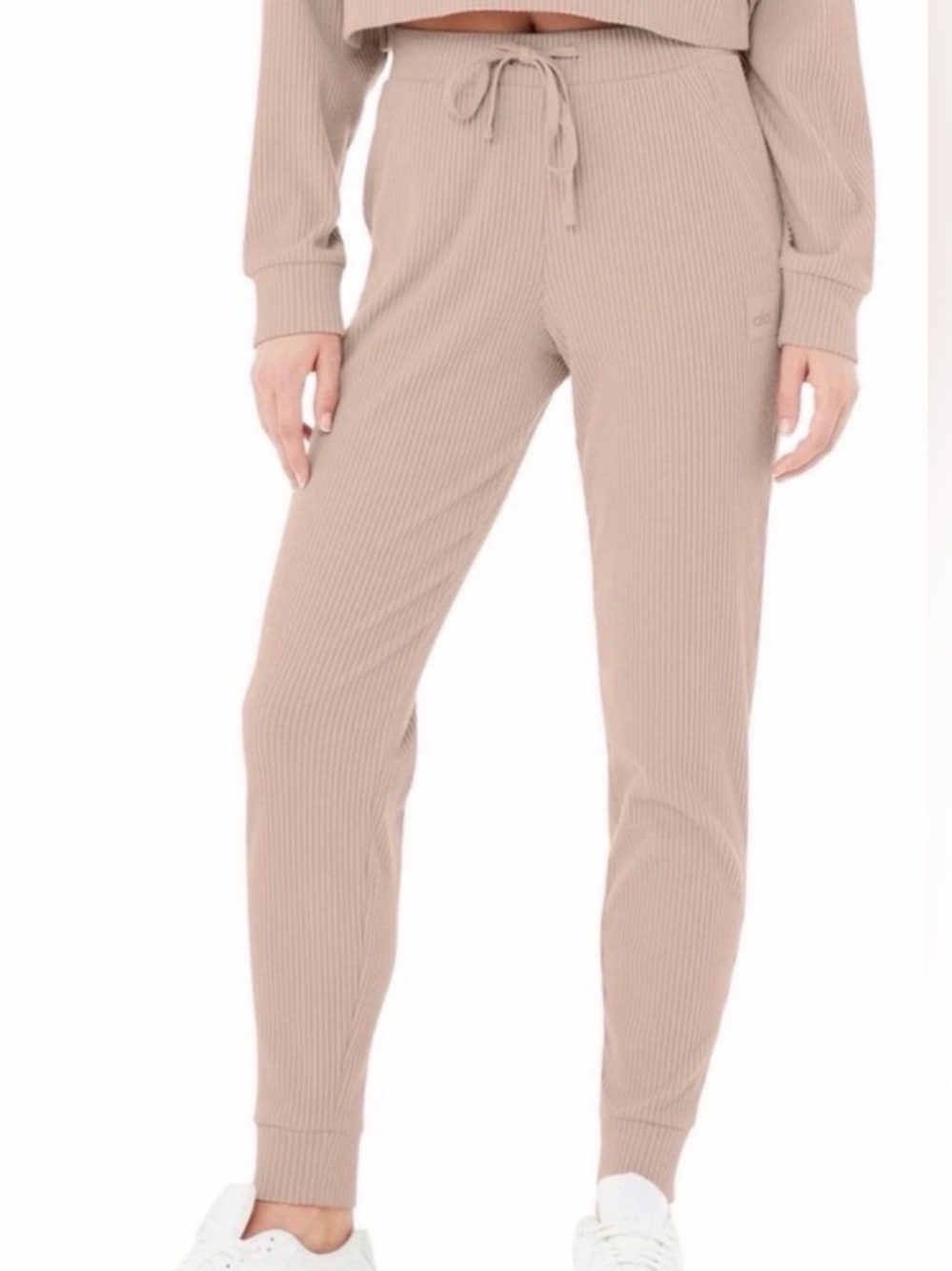 ALO YOGA Muse Sweatpants in Dusty Rose - Small